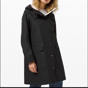 Lululemon Into the drizzle